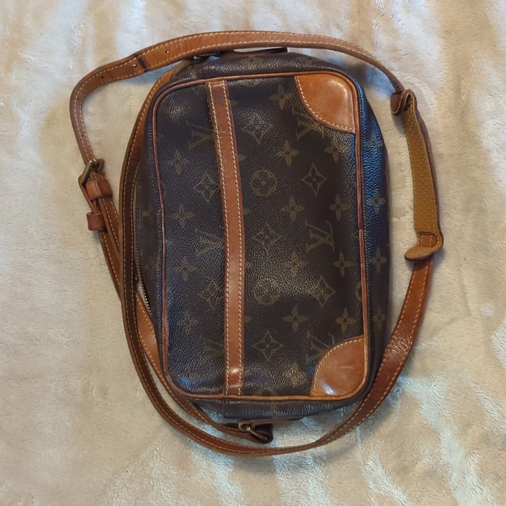 Louis Vuitton Crossbody purse Brown with LV pattern.